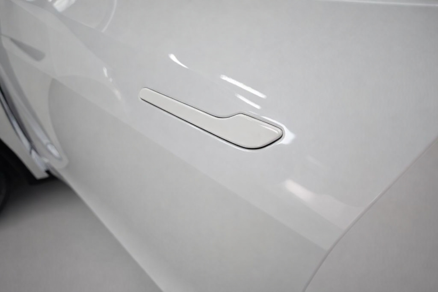 Model Y RWD ボディ同色ドアハンドルカバー