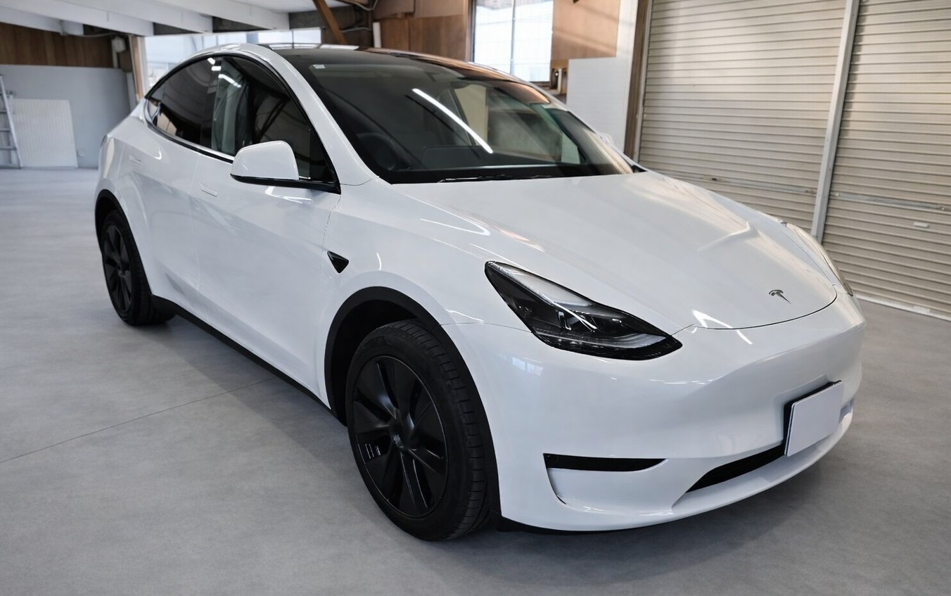 販売中のテスラ Model Y RWD パールホワイト